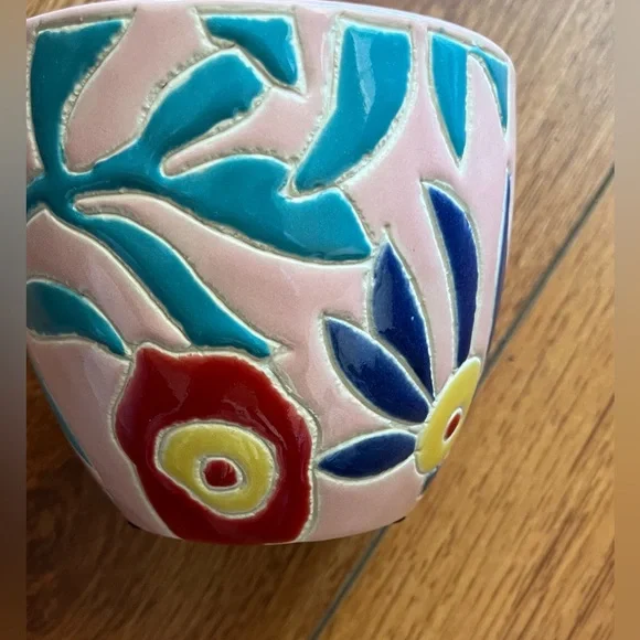 Floral ceramic plant pot. 4” diameter. 3 3/4” tall. Excellent for small plants. - Picture 2 of 6